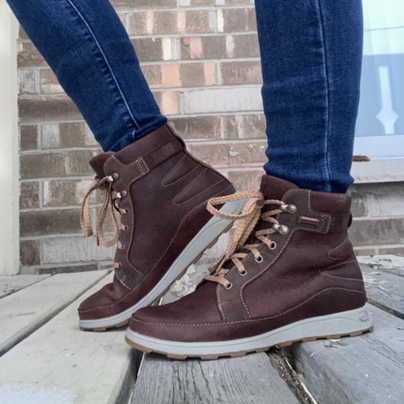 Chaco | Shoes | Euc Chaco Womens Sierra Waterproof Boots Laceup Leather  Hiking Mahogany 95 | Poshmark